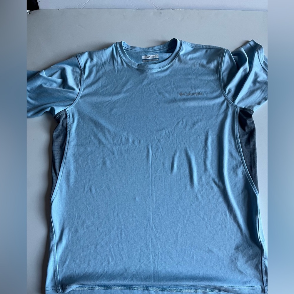 very nice columbia shirt in good condition